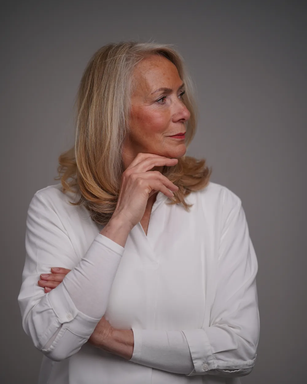 Dr. med. Ursula Ehrhorn, nachdenklich zur Seite blickend
